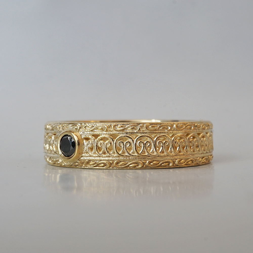 Arabesque Black Diamond Band Ring in 14K and 18K Gold, 5mm