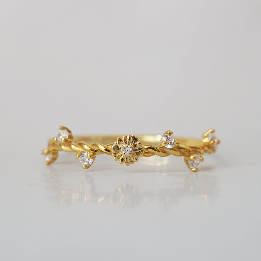 14K Mini Daisy Twisted Ring - Tippy Taste Jewelry