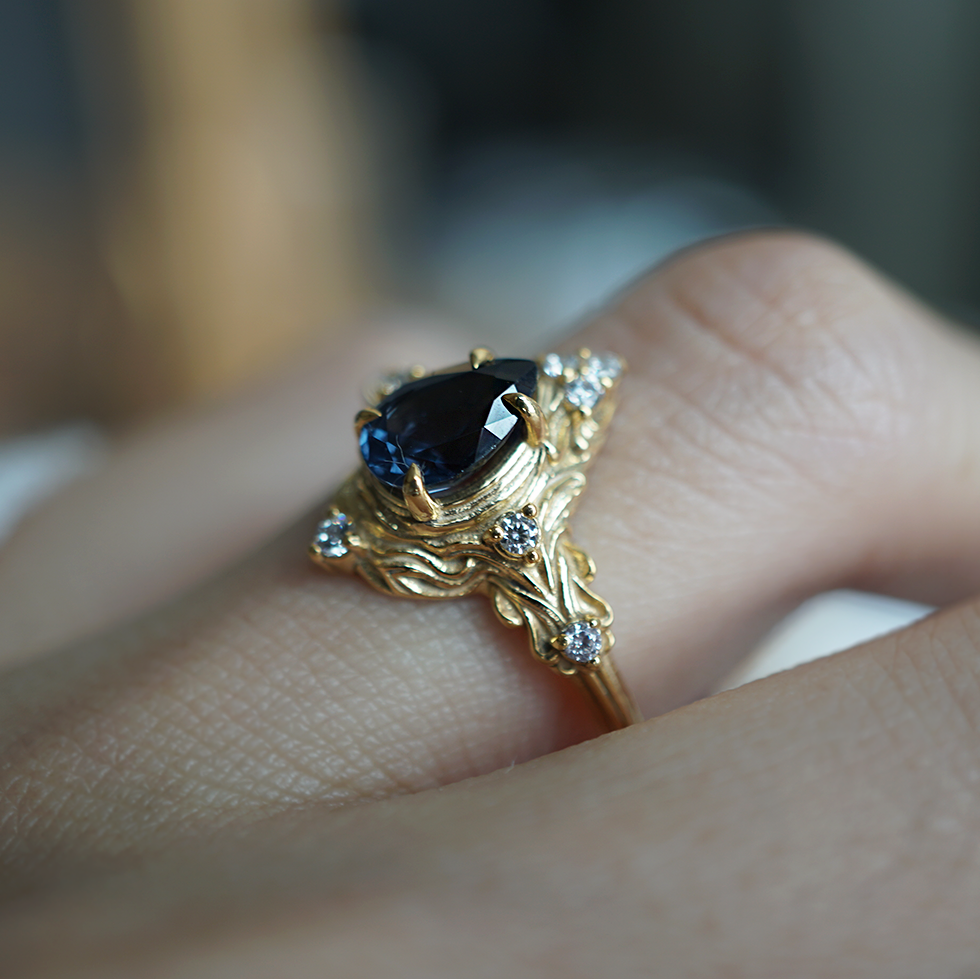 Blue Spinel Nature Ring in 14K and 18K Gold