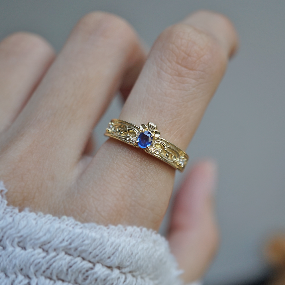 Sapphire Crest Ring in 14K and 18K Gold