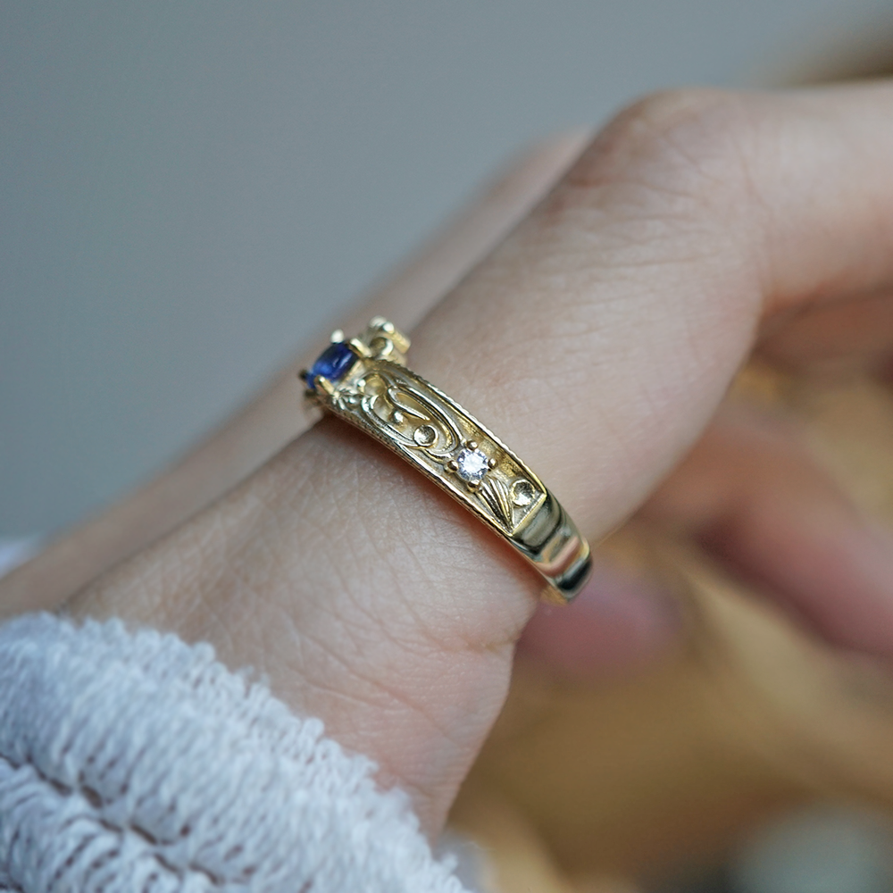 Sapphire Crest Ring in 14K and 18K Gold