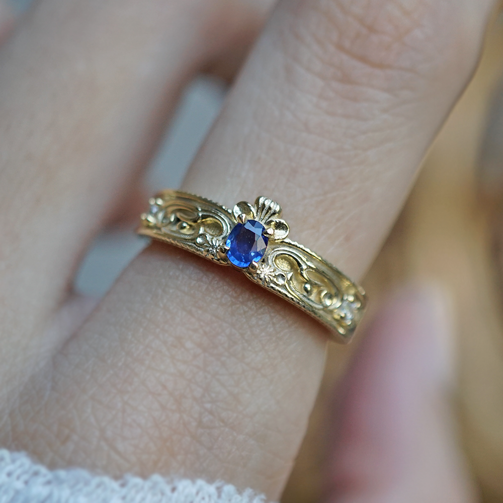 Sapphire Crest Ring in 14K and 18K Gold