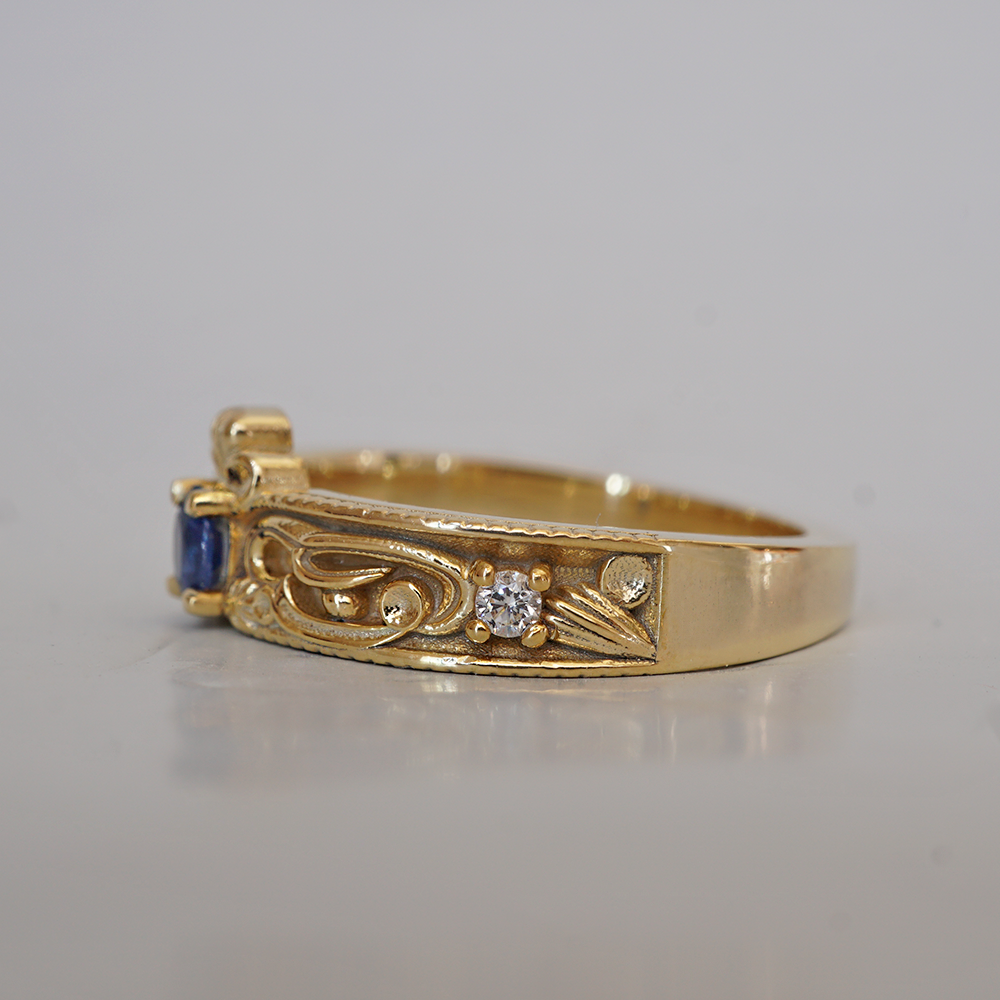 Sapphire Crest Ring in 14K and 18K Gold