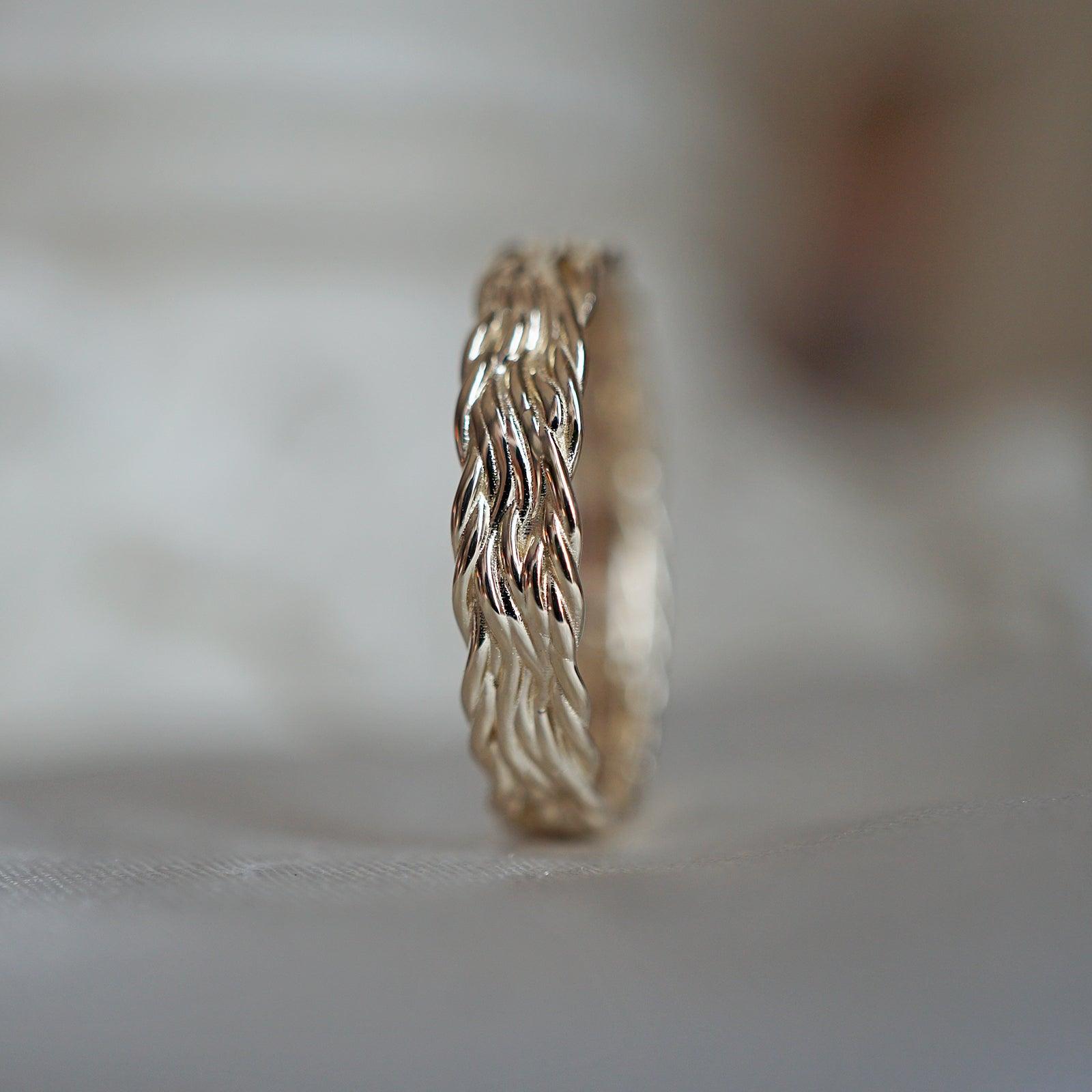 Intertwined Ring Band in 14K Gold, 3mm - Tippy Taste Jewelry