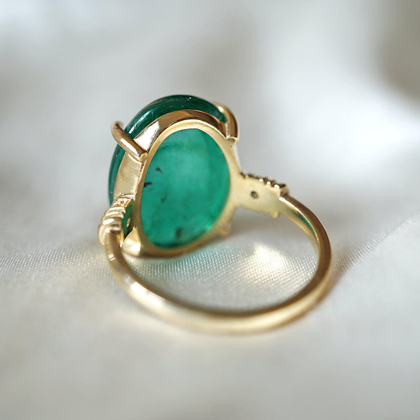 One Of A Kind: Oval Cabochon Emerald Diamond ring, 9ct - Tippy Taste Jewelry