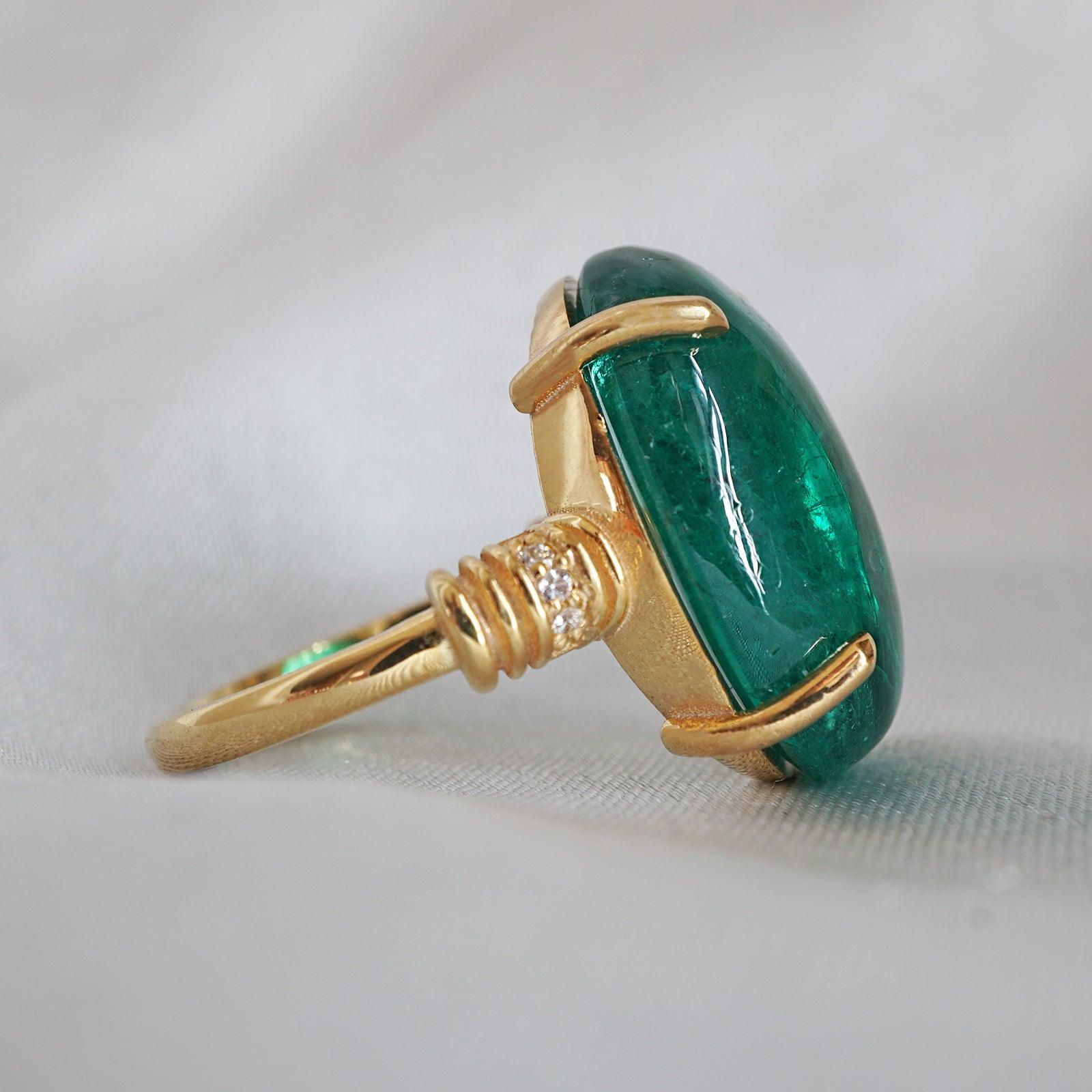 One Of A Kind: Oval Cabochon Emerald Diamond ring, 9ct - Tippy Taste Jewelry