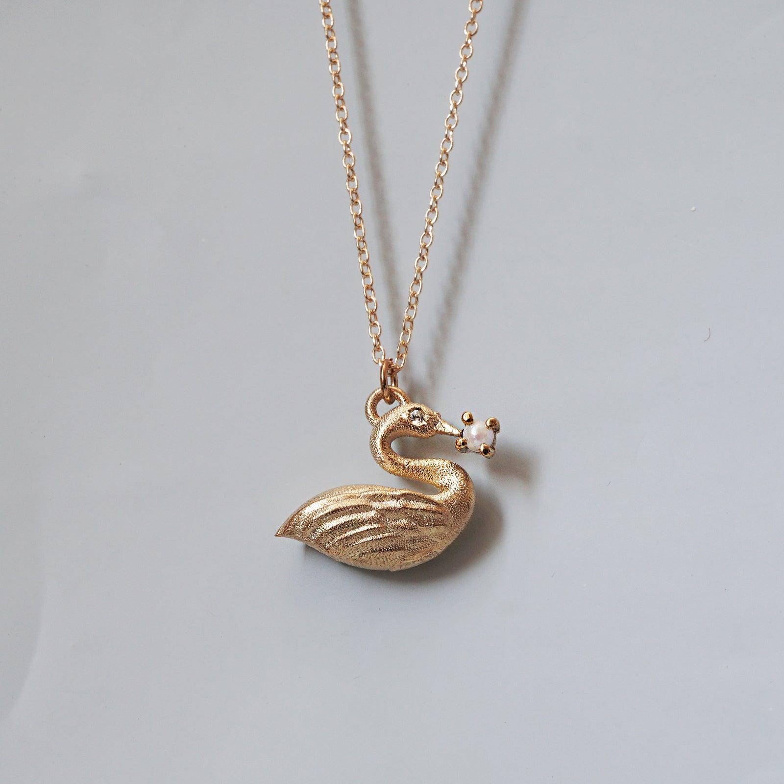 Silver Swan Pendant With Chain Box at Rs 1592.00 | Sterling Silver Pendants  | ID: 2852326323712
