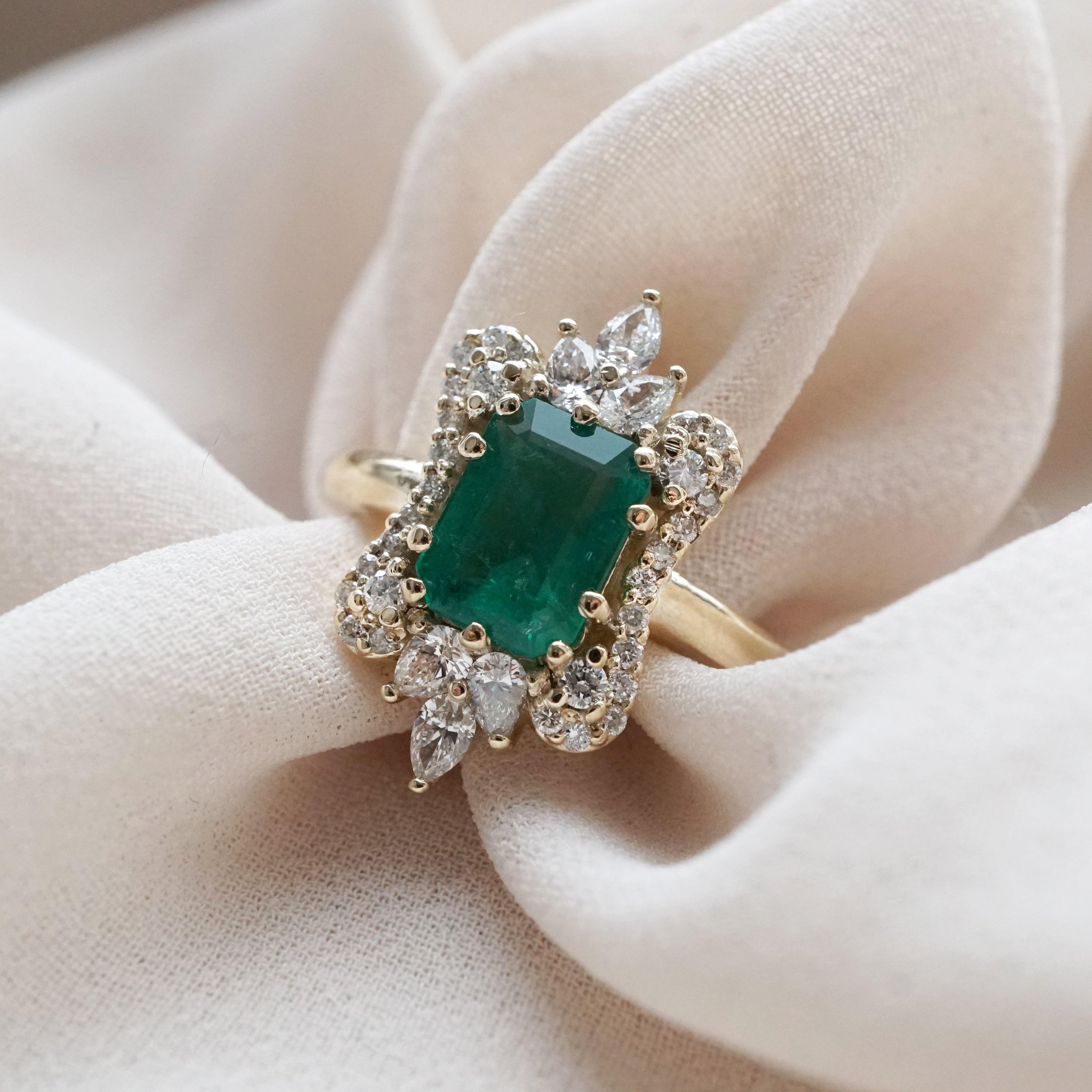 Emerald clearance diamond setting