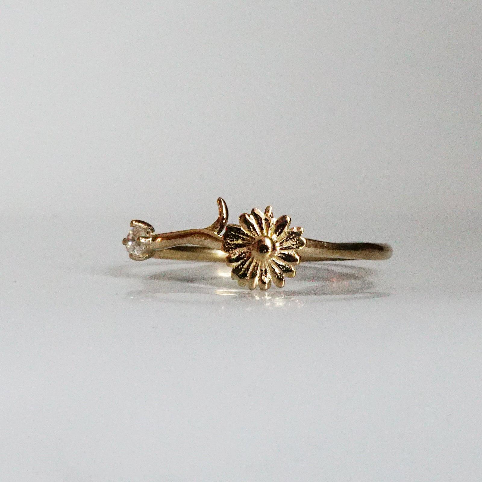 14K April Daisy Birth Flower Ring - Tippy Taste Jewelry