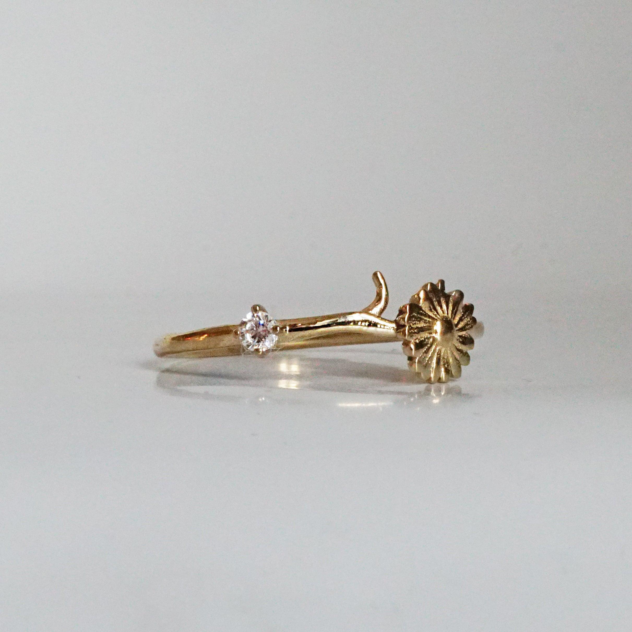 14K April Daisy Birth Flower Ring - Tippy Taste Jewelry