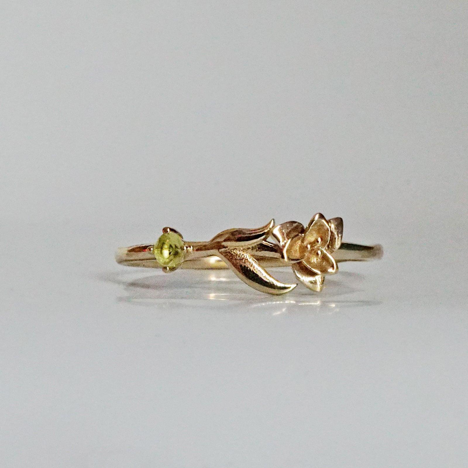  August Gladiolus Birth Flower Ring