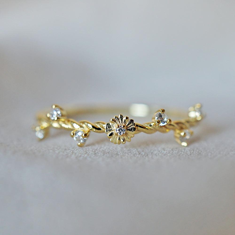 14K Mini Daisy Twisted Ring - Tippy Taste Jewelry