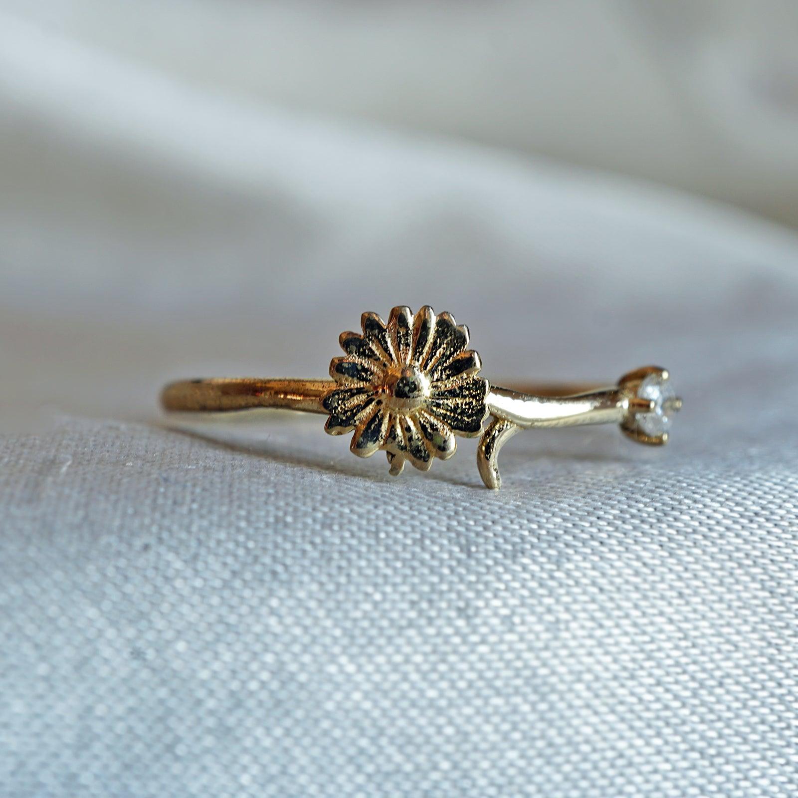 14K April Daisy Birth Flower Ring - Tippy Taste Jewelry