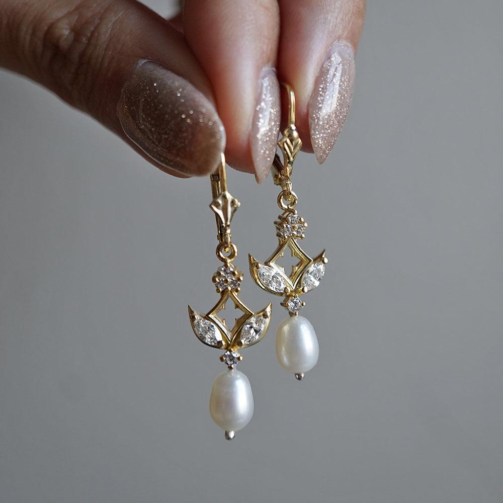 Midnight Dream Pearl Earrings - Tippy Taste Jewelry