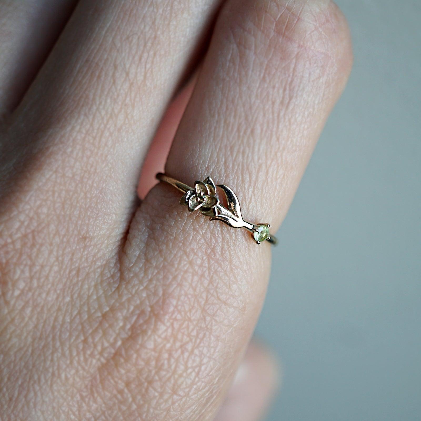 August birth flower ring